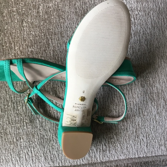 Stuart Weitzman Flat Sandals in a beautiful green - Picture 4 of 7